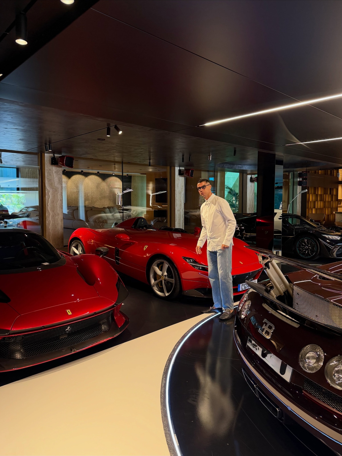 Il garage dei sogni. Cristiano Ronaldo mette in mostra i suoi "giocattoli"