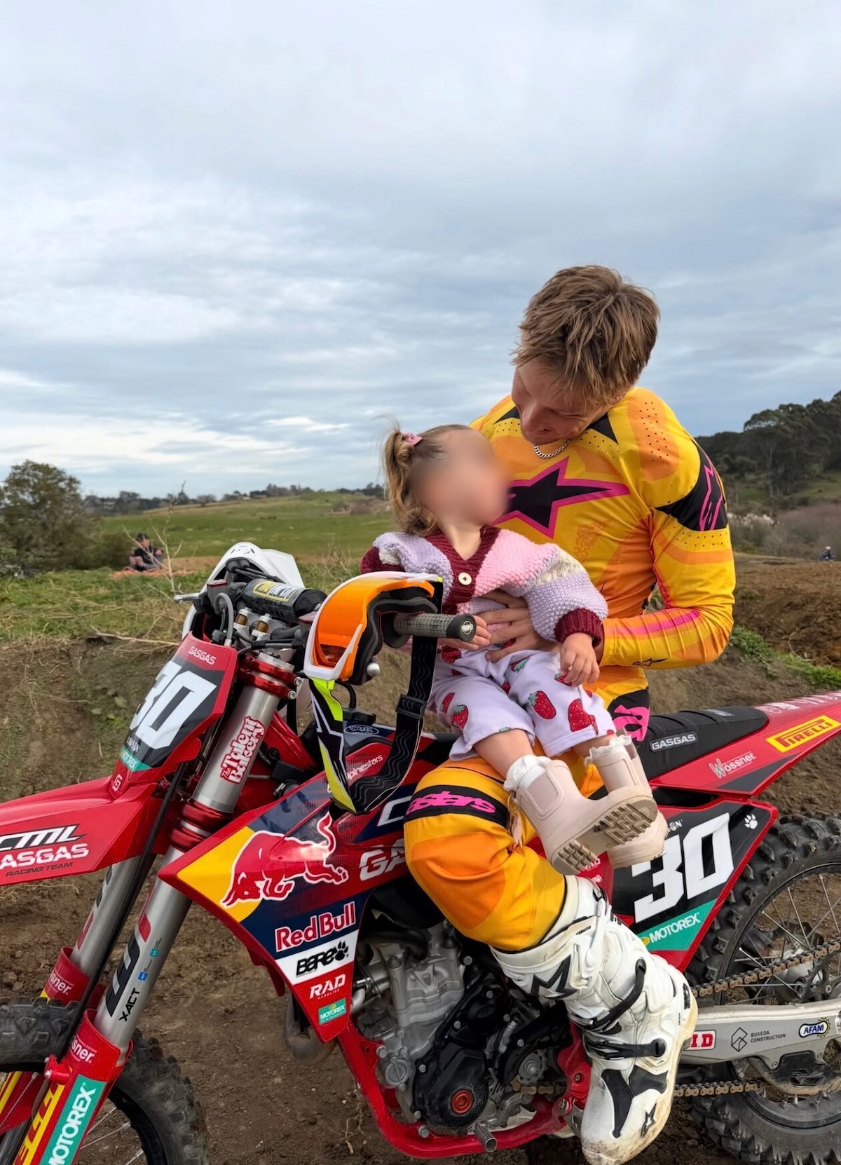 Liam Lawson: la pausa estiva con il motocross