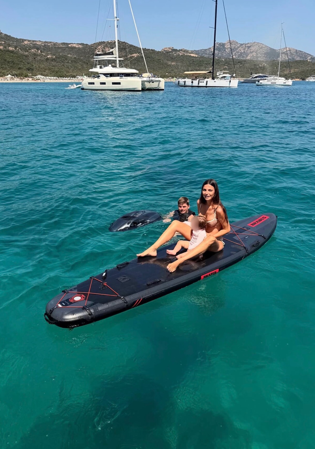 Piloti e fidanzate: le coppie più belle tra vacanze estive e weekend di gara