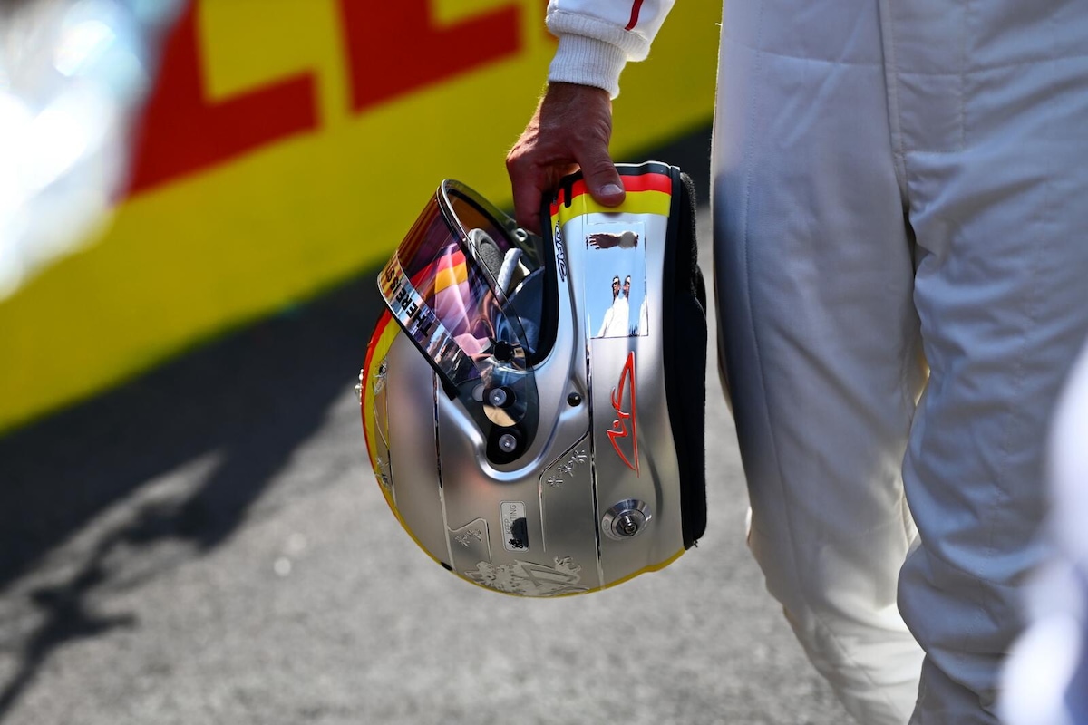Vettel dà spettacolo a Monza con la Ferrari di Schumacher