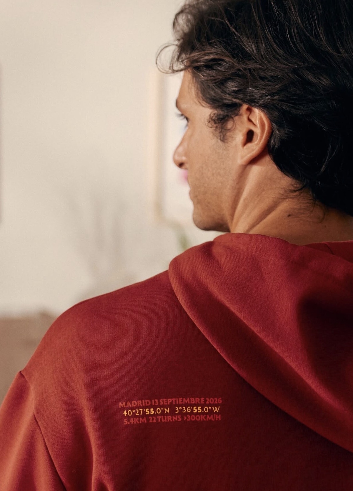 Carlos Sainz presenta TEAM FIFTY5, la collezione dedicata a Madrid