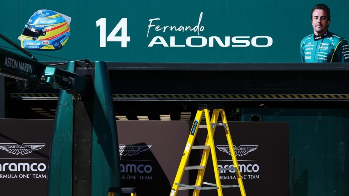 Alonso, casco total black per il debutto a Madrid