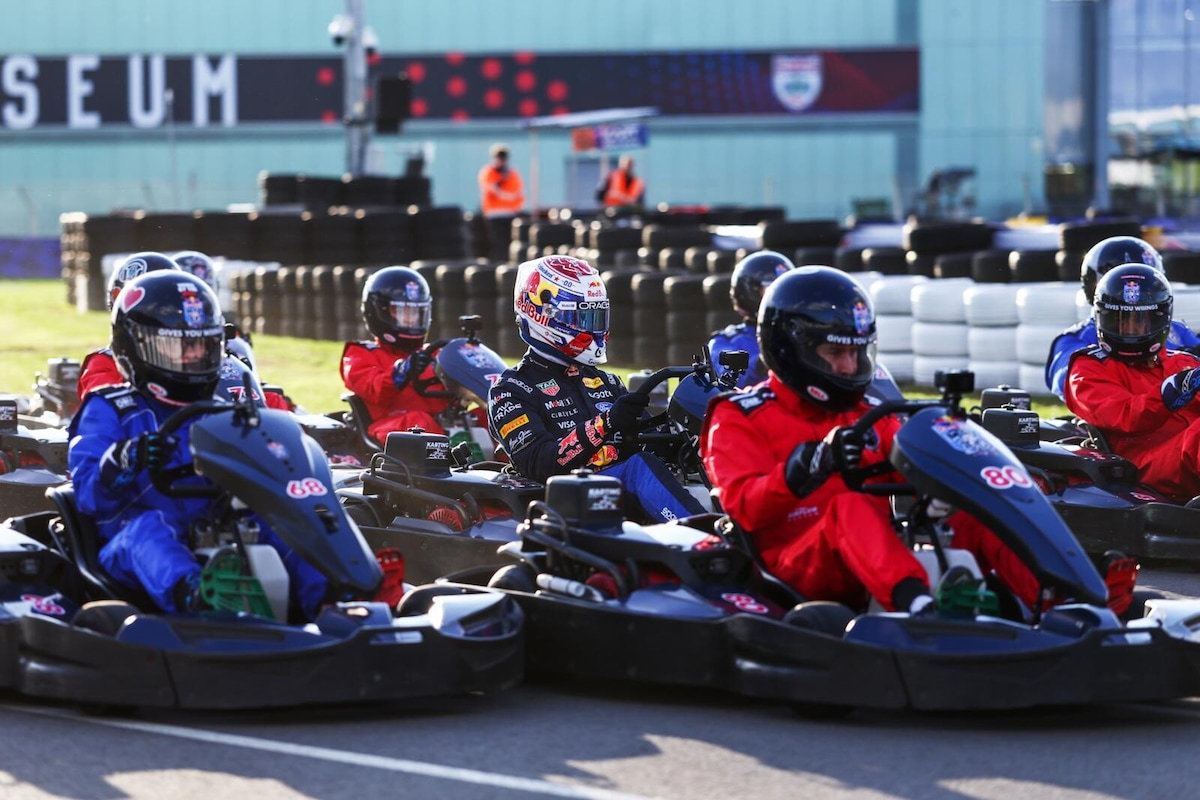 Max vs 100: l’impresa del campione olandese