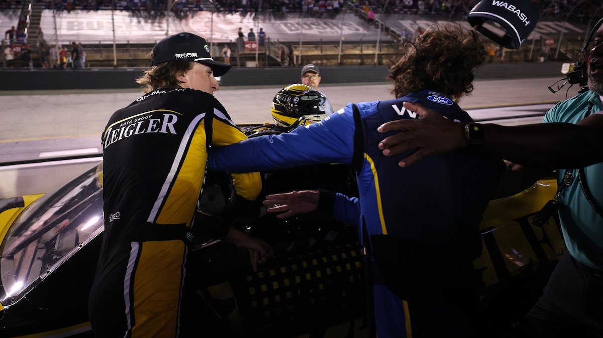 A Bristol scene da saloon, Blaney-Hocevar sul "ring" della Nascar 