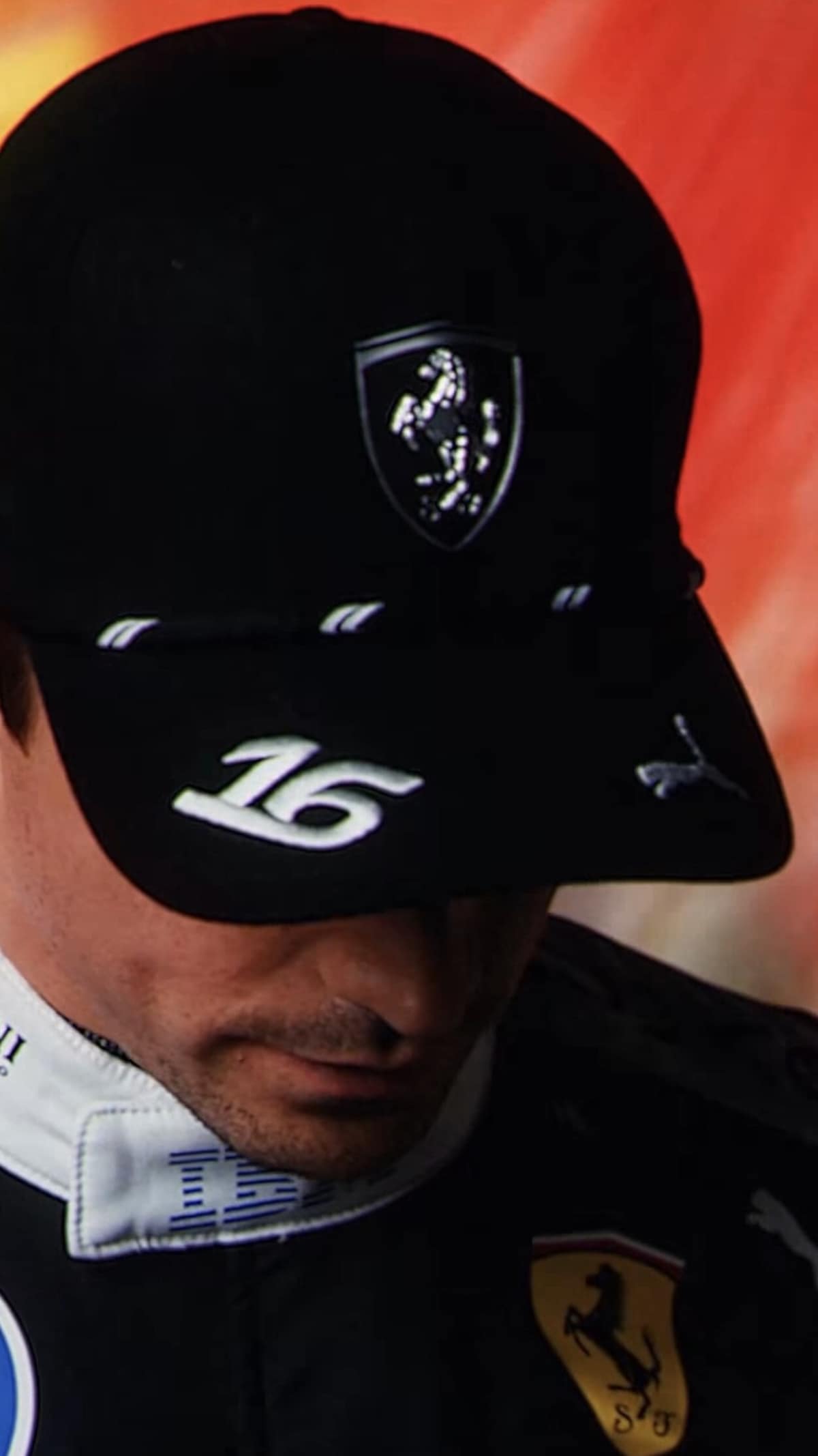 Charles Leclerc, il nuovo look per Singapore