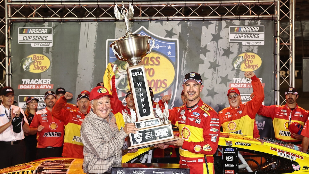 NASCAR: Logano tra crash e cazzotti a Bristol
