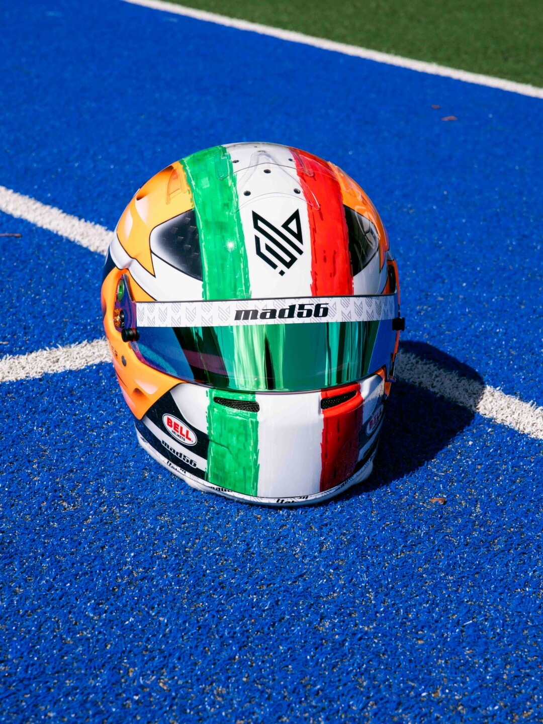 F1, omaggio speciale a Jannik Sinner: un casco su misura