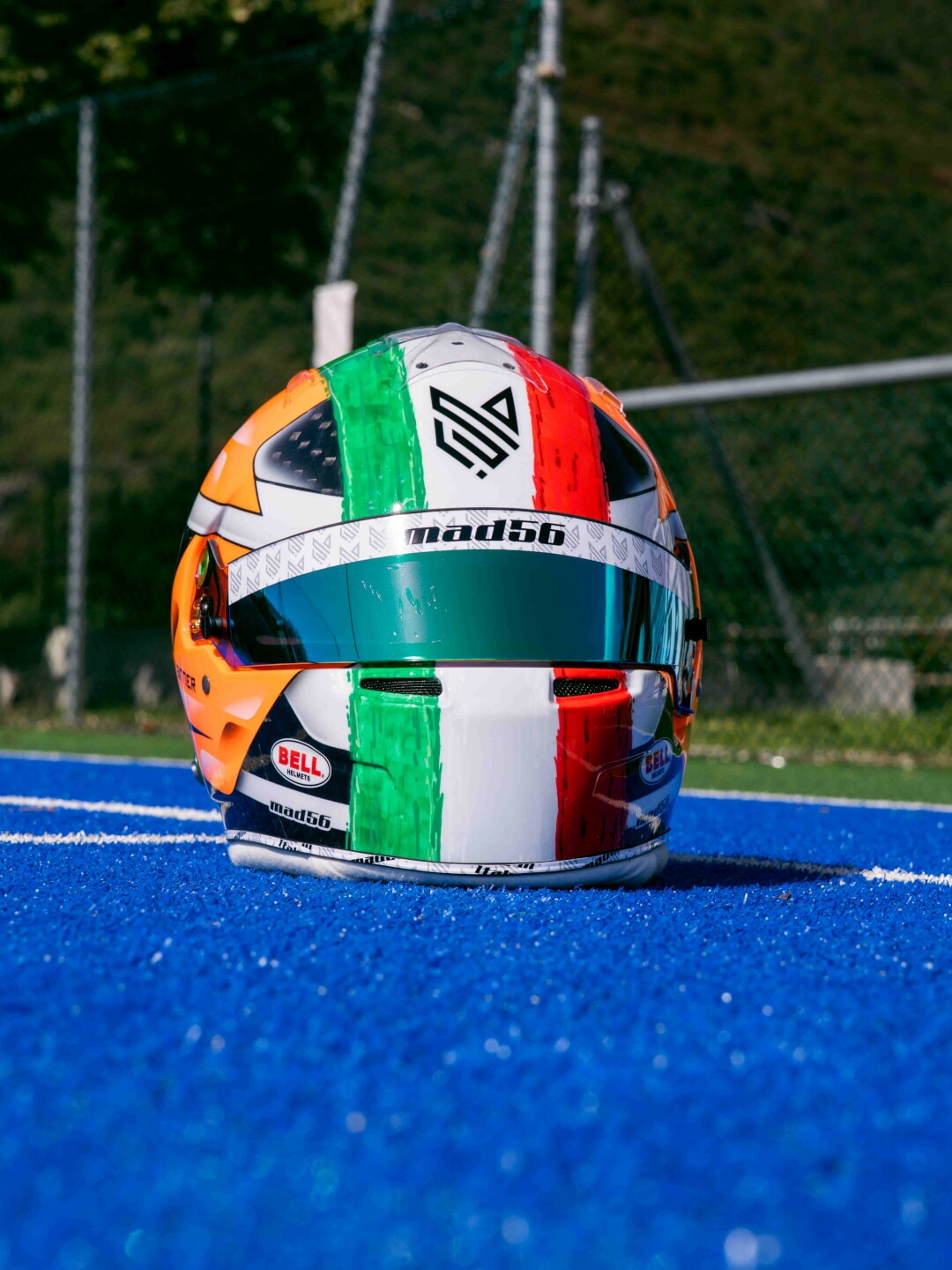 F1, omaggio speciale a Jannik Sinner: un casco su misura