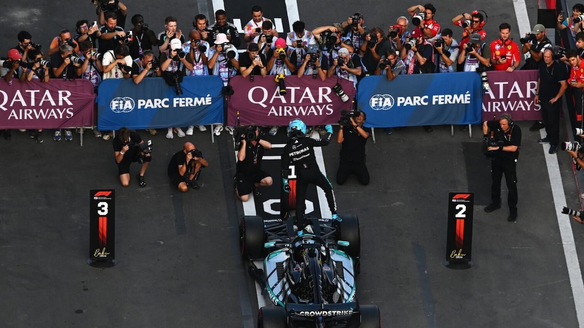 Russell vola in pole a Baku: Leclerc 2°, Antonelli subito K.O.
