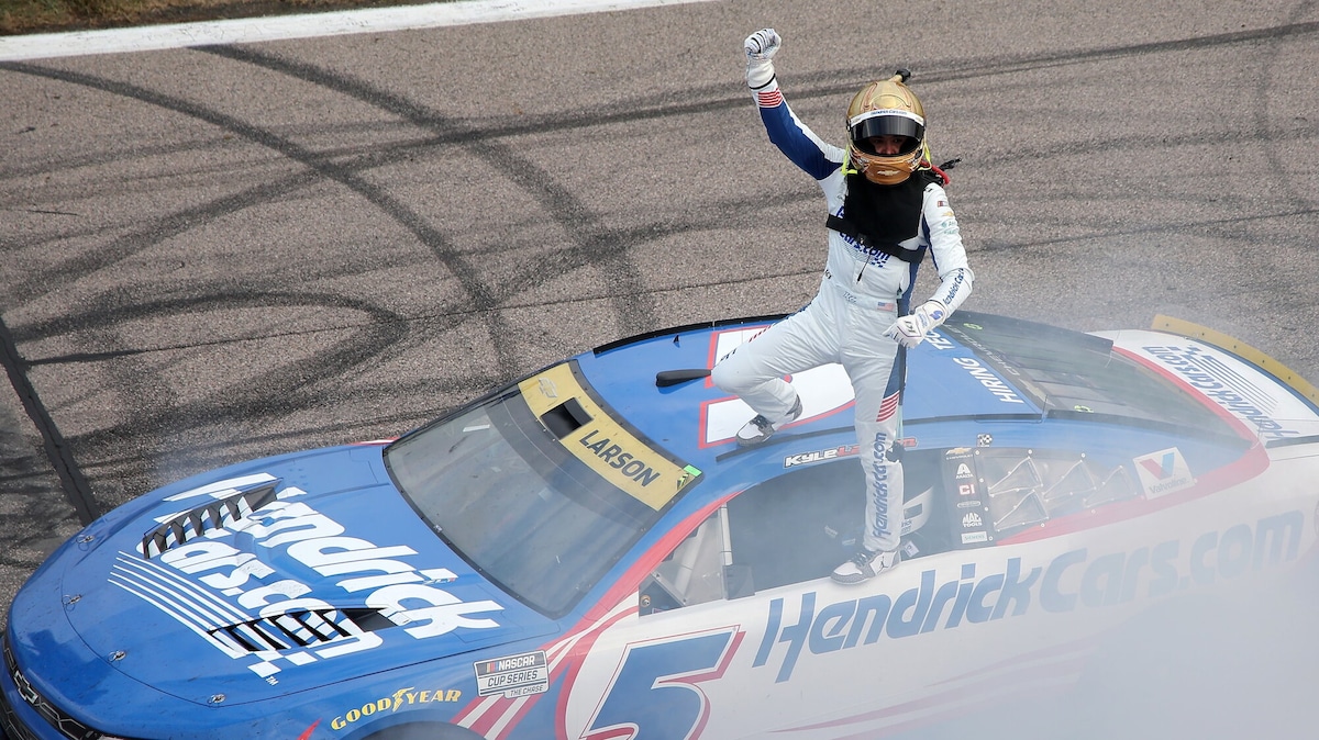 NASCAR: Larson non si ferma in Kansas
