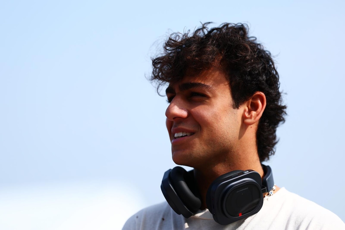 Si accendono i riflettori sul paddock di Sepang