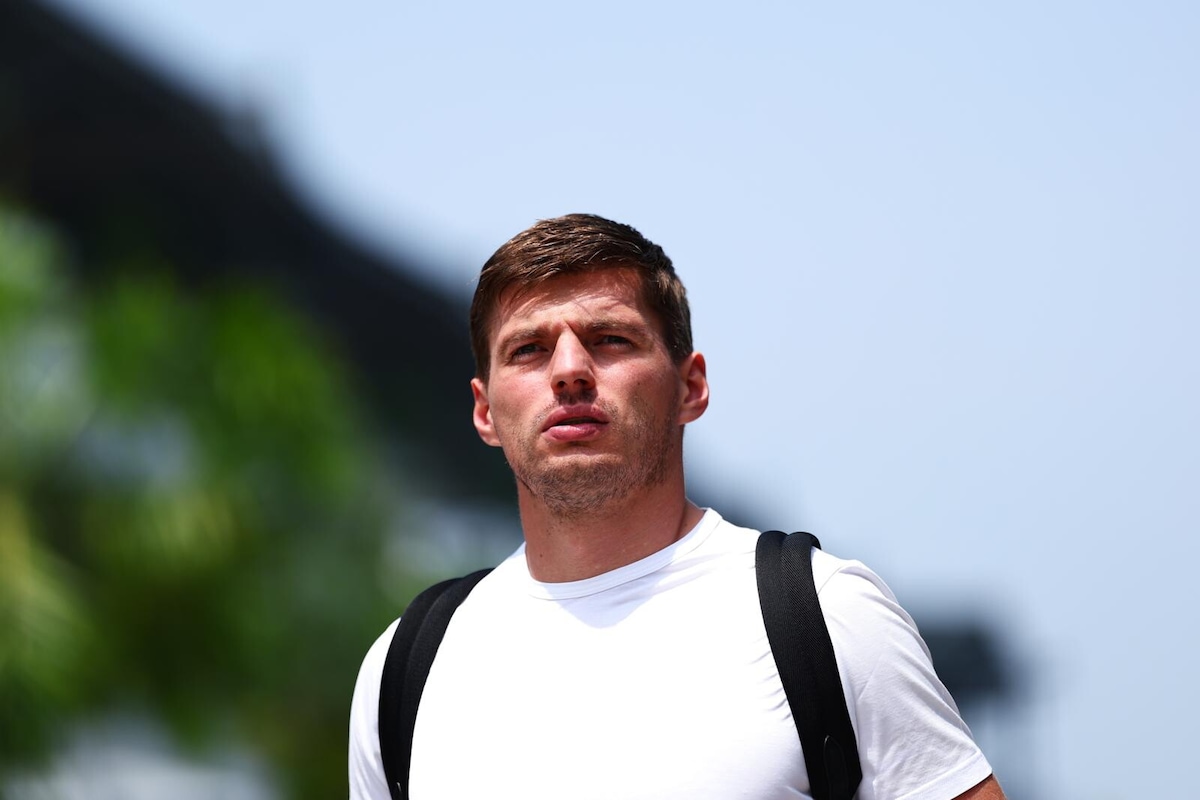 Si accendono i riflettori sul paddock di Sepang