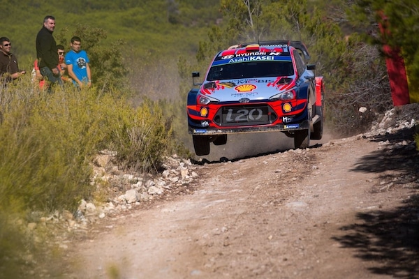 WRC, Rally Catalogna: tre Hyundai in testa