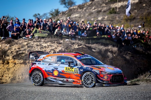 WRC, Rally Catalogna: Neuville leader, Tanak insegue