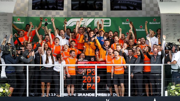 Sainz, GP Brasile: gara all'assalto e podio 'privato'