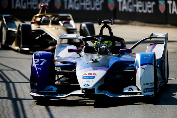 Formula E, Sims porta BMW in pole a Riad