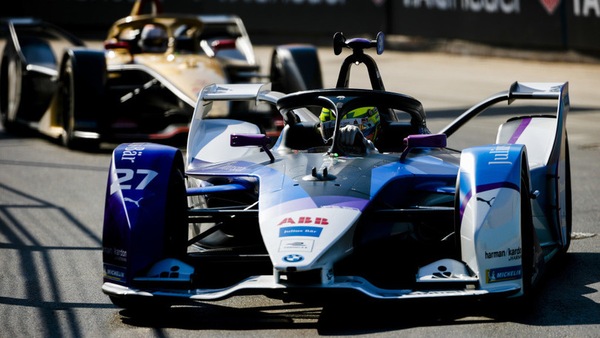 Formula E, Sims porta BMW in pole a Riad