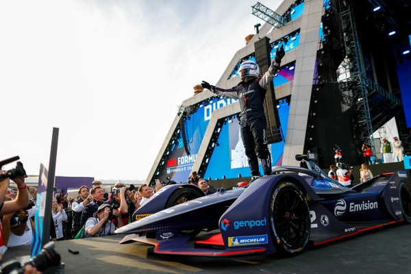 Formula E: Bird firma Gara 1, Porsche e Mercedes subito podio
