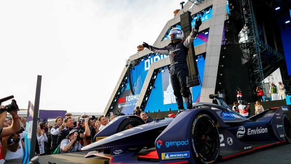 Formula E: Bird firma Gara 1, Porsche e Mercedes subito podio