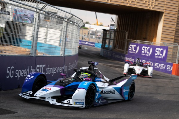 Formula E, ancora Sims in pole a Diriyah