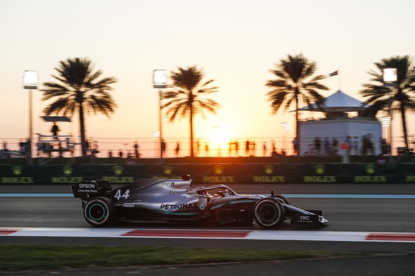 Hamilton, GP Abu Dhabi: esperimenti del venerdì