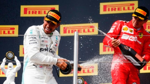 L’idea di Hamilton alla Ferrari continua a dividere i tifosi