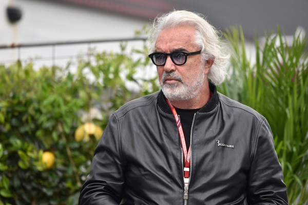 Briatore su Leclerc: serve una Ferrari a mezzo decimo da Mercedes