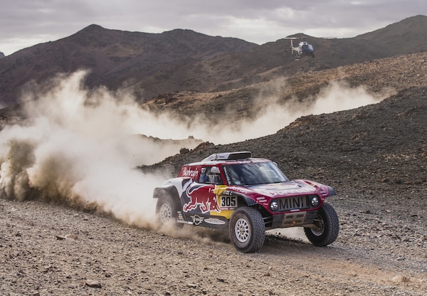 Dakar 2020: Sainz vola, Peterhansel: 'Ero al limite per seguirlo'