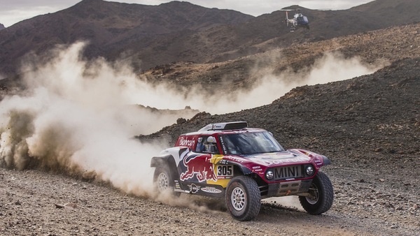 Dakar 2020: Sainz vola, Peterhansel: 'Ero al limite per seguirlo'