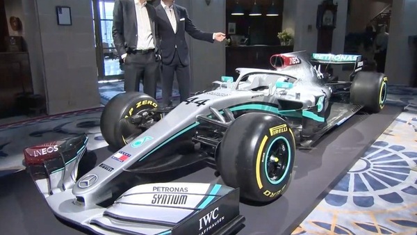 Mercedes, la livrea della W11 ha tocchi di rosso Ineos