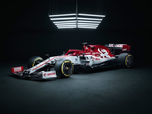 Alfa Romeo C39, a Barcellona svela la livrea