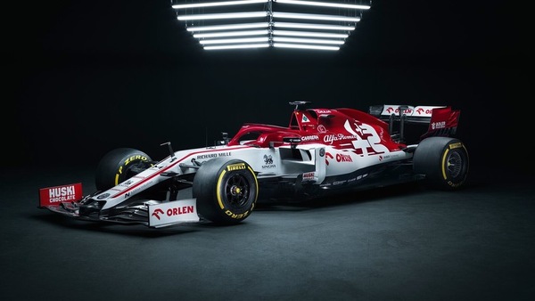 Alfa Romeo C39, a Barcellona svela la livrea