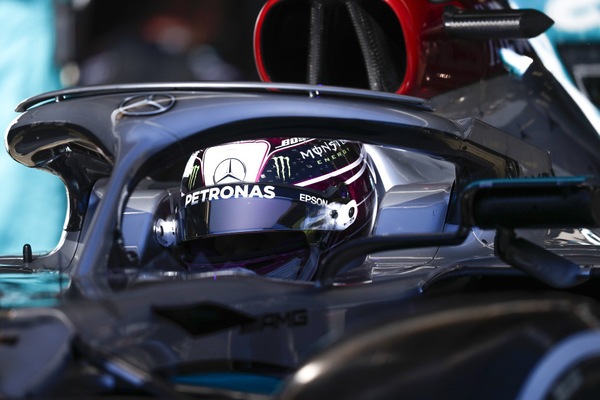 Mercedes W11, volante mobile per regolare la convergenza