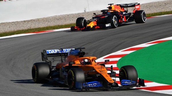 Sainz: McLaren è veloce, la 'macchina rosa' è imprevedibile