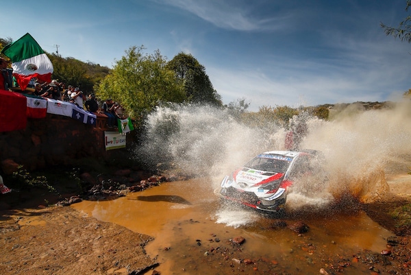 WRC, Ogier leader in Messico