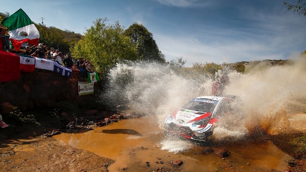 WRC, Ogier leader in Messico