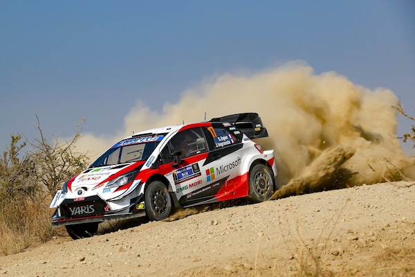 WRC, Rally Messico: Ogier in testa, auto di Lappi in fiamme