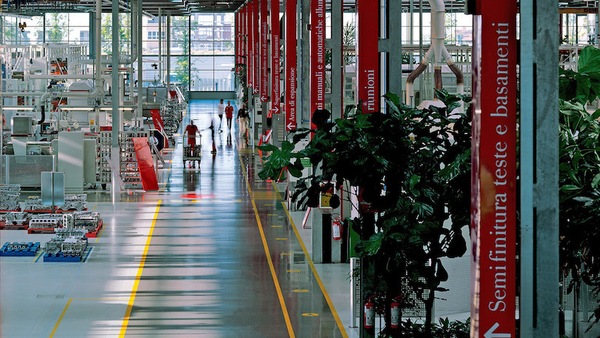 Ferrari, la produzione ripartirà dopo Pasqua