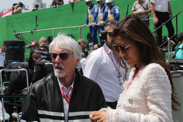 Ecclestone: "Mercedes deve seriamente pensare di prendere Vettel"