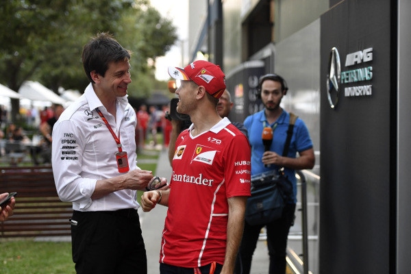 Vettel e Mercedes, i pro ed i contro