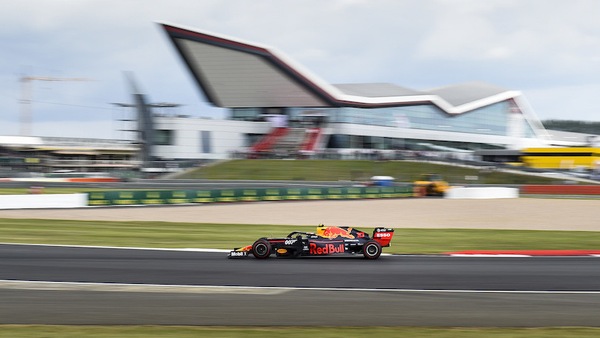 GP Silverstone riprende quota con l'intervento di Johnson