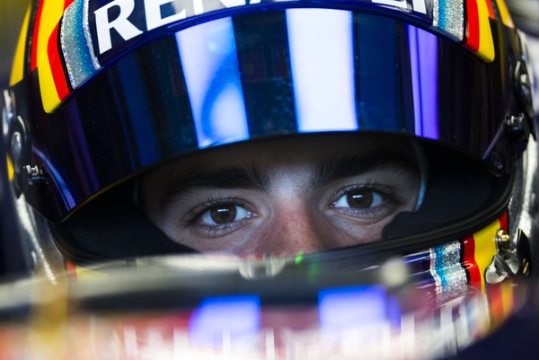 Sainz sul futuro in Ferrari: "Squadra prima del pilota, ma non ho firmato da secondo"