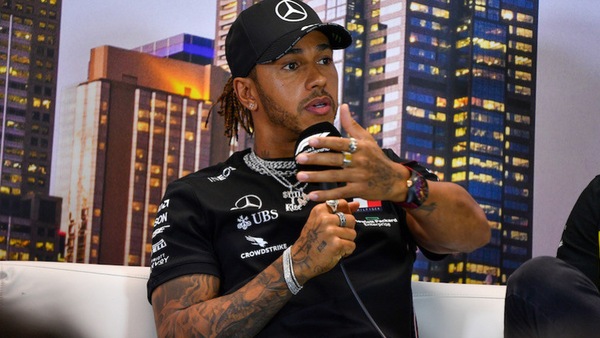 Hamilton: 'Non è solo sport, è una lotta che continuo'