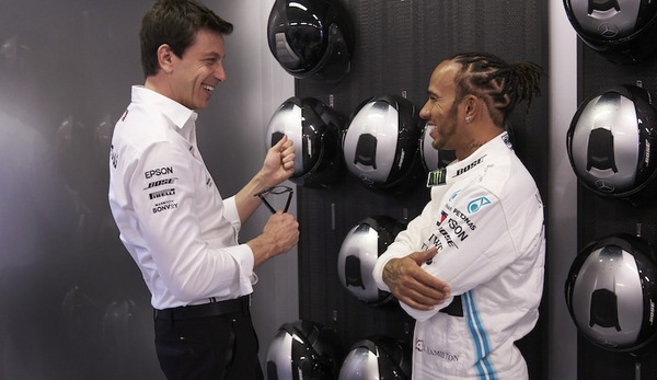 Wolff e il mercato: 'Il presente è nelle mani migliori: quelle di Lewis'