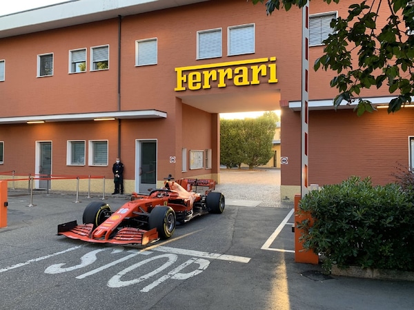 Leclerc e Ferrari: buongiorno da Maranello!