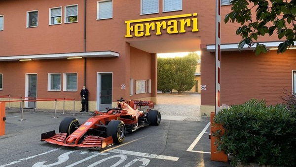 Leclerc e Ferrari: buongiorno da Maranello!