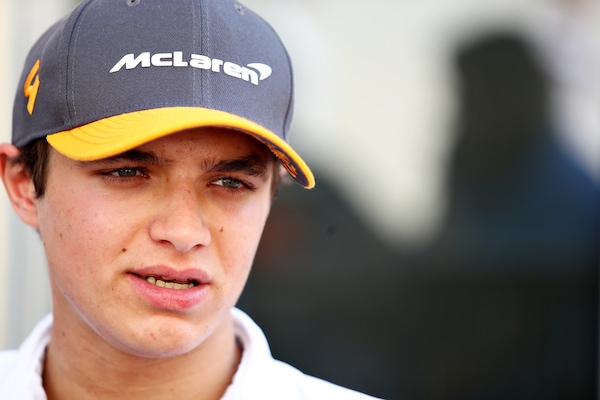 Sainz e Norris in pista, ma con una F.3!
