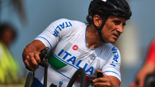 Alex Zanardi, incidente grave in handbike. In terapia intensiva dopo l'operazione