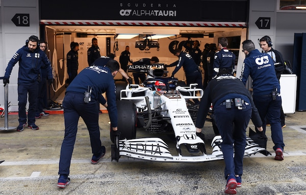 AlphaTauri in pista ad Imola con la monoposto 2020