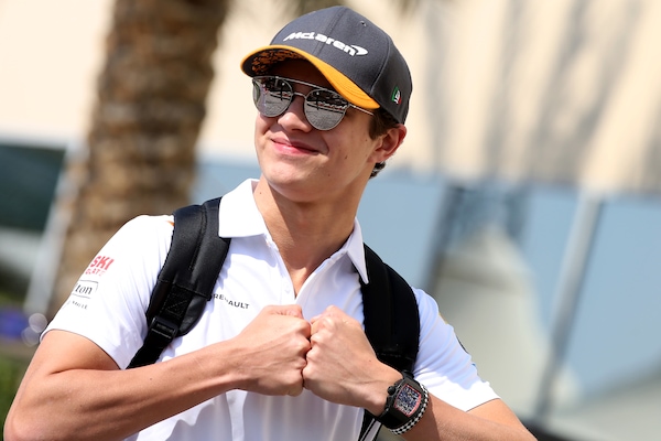 F1, Norris contro il razzismo: "Tutti i piloti in ginocchio sulla griglia"